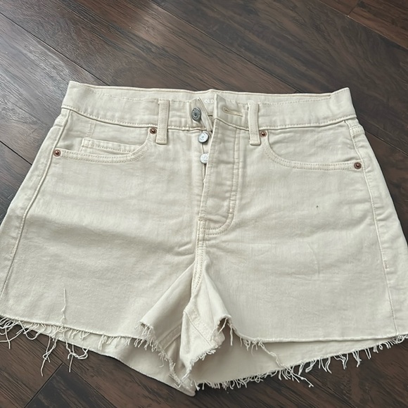 Beige Jean shorts - Picture 1 of 3